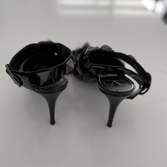 Valentino Garavani Patent Roman Stud Ankle Strap 80mm Pumps 40.5 Black Shoes - Picture 4 of 9